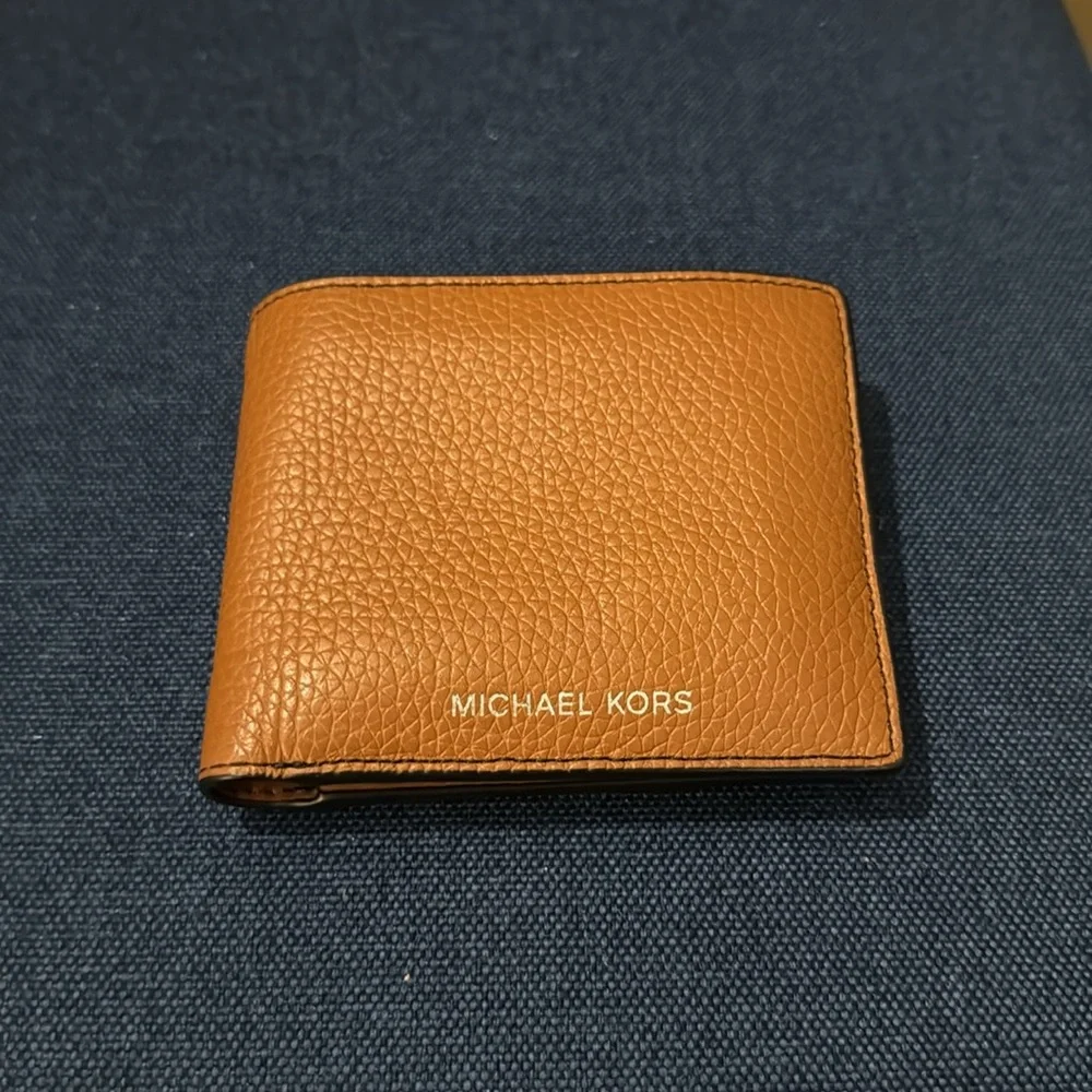 Michael Kors Tan Leather Wallet - Picture 1 of 2